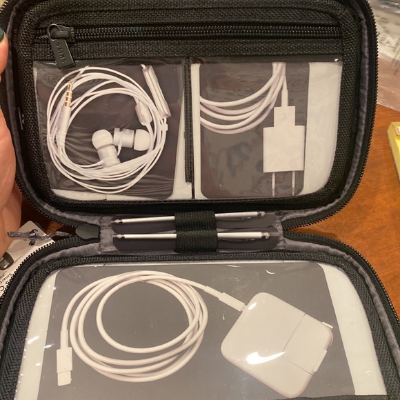 Skits clever tech case - Picture 5 of 5